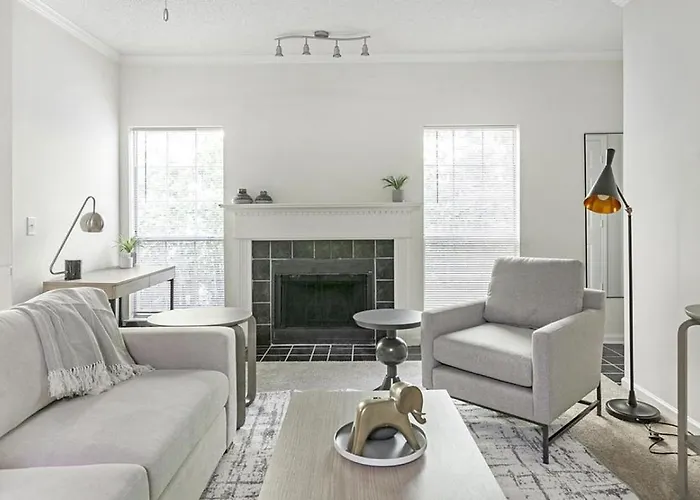 Apartment Landing Modern With Amazing Amenities *