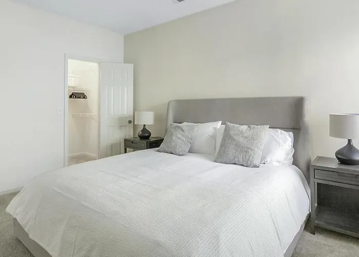 Apartment Landing Modern With Amazing Amenities *