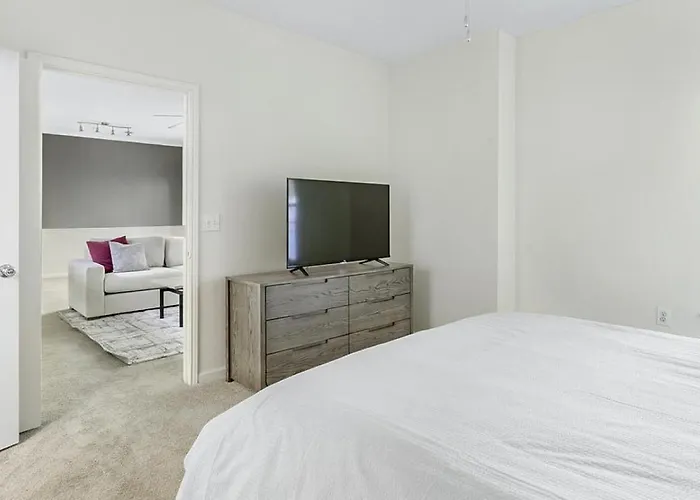 Apartment Landing Modern With Amazing Amenities *